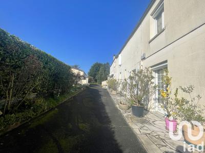 Maison - 303 m² - 12 pièces