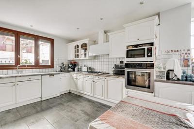 Maison - 211 m² - 8 pièces