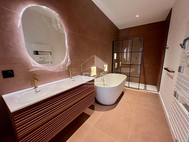 Appartement - 216 m² - 4 pièces