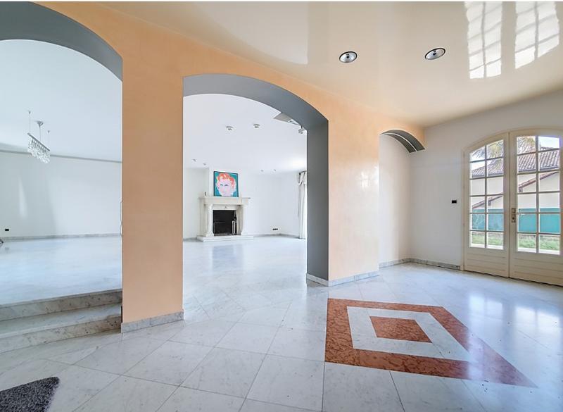 Maison - 227 m² - 5 pièces