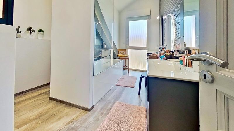 Maison - 236 m² - 8 pièces