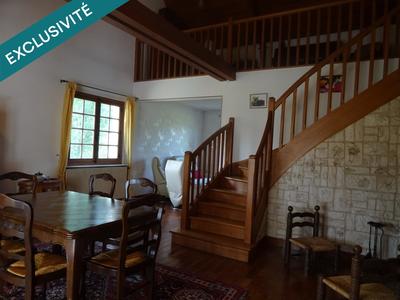 Maison - 140 m² - 8 pièces