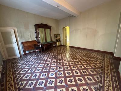 Maison - 376 m² - 2 pièces