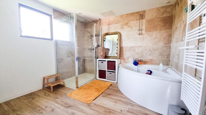 Maison - 230 m² - 7 pièces