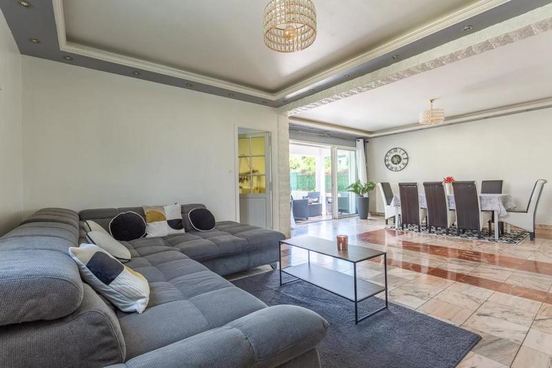 Maison - 191 m² - 9 pièces