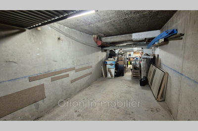 Parking / Garage - 33 m²