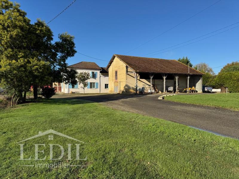 Propriété - 310 m² - 9 pièces