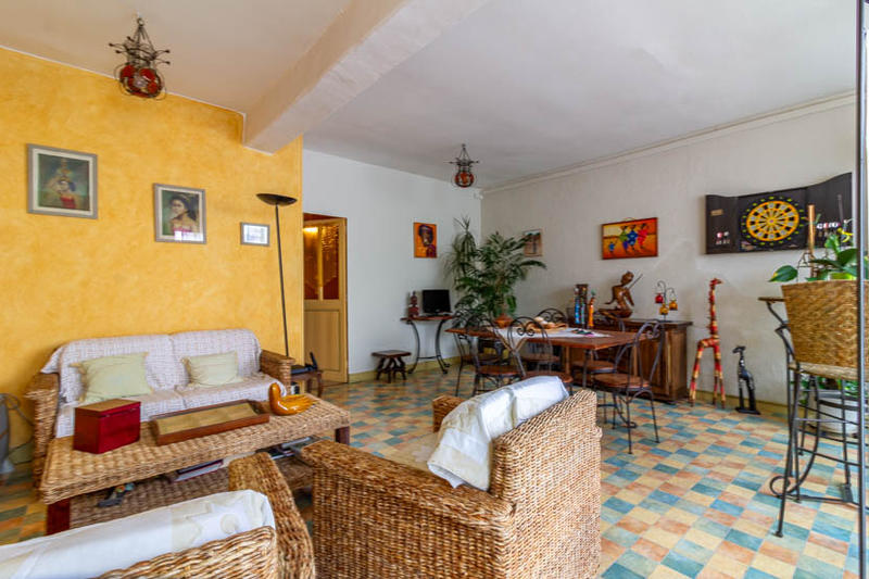 Maison - 181 m² - 7 pièces