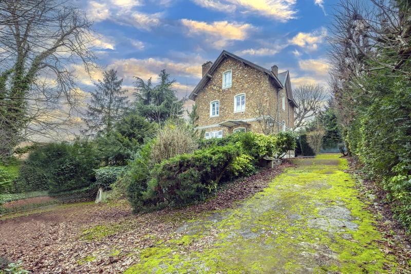 Maison - 273 m² - 9 pièces