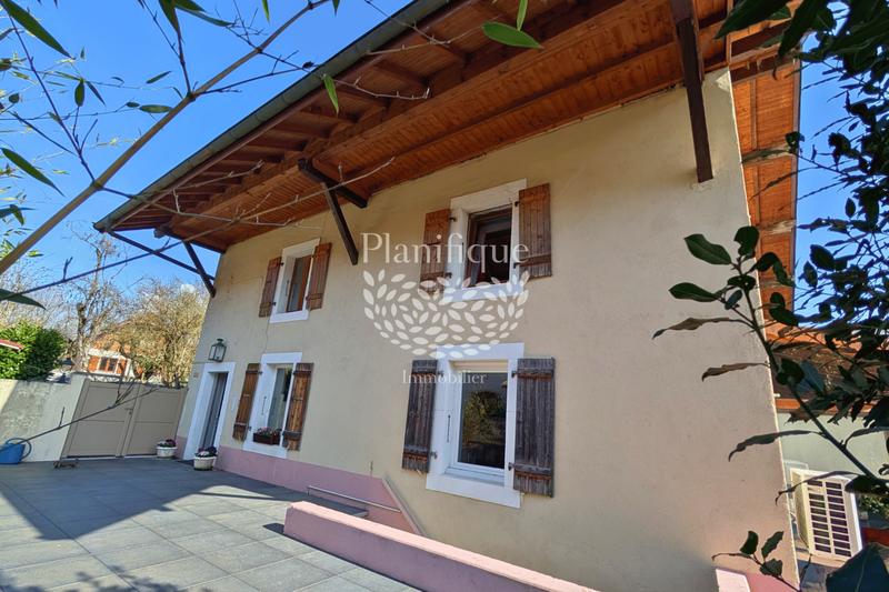 Maison - 240 m² - 5 pièces