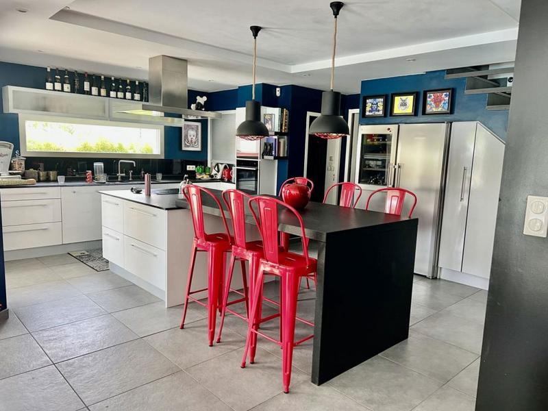 Maison - 200 m² - 7 pièces