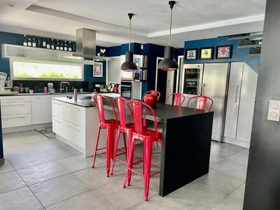 Maison - 200 m² - 7 pièces