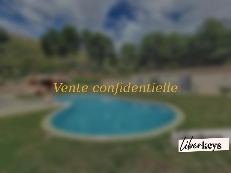 Propriété - 261 m² - 7 pièces