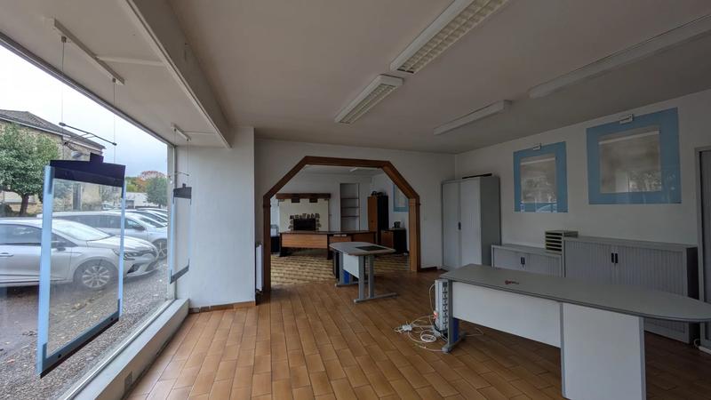 Magasins - 74 m² - 2 pièces