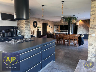 Maison - 210 m² - 9 pièces