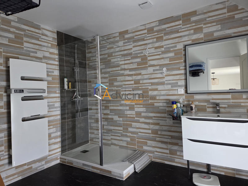 Maison - 233 m² - 8 pièces