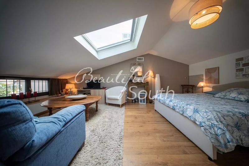 Villa - 302 m² - 10 pièces