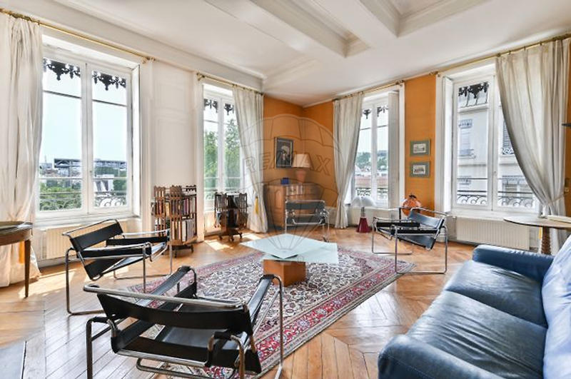 Appartement - 201 m² - 8 pièces