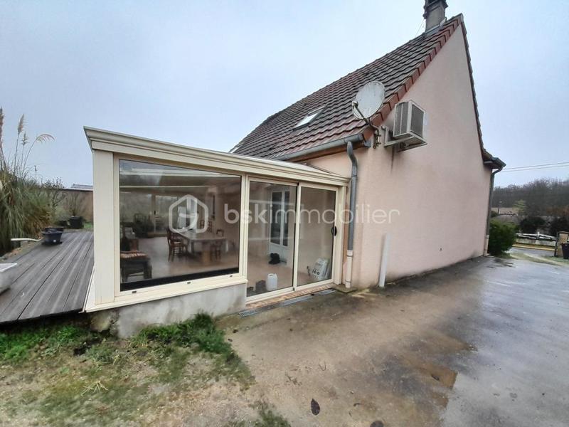 Maison traditionnelle - 151 m² - 6 pièces