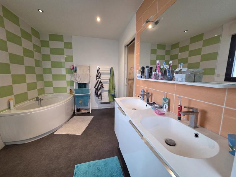 Pavillon - 150 m² - 6 pièces