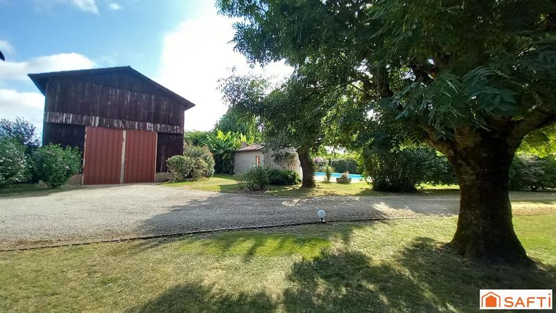 Maison - 220 m² - 6 pièces