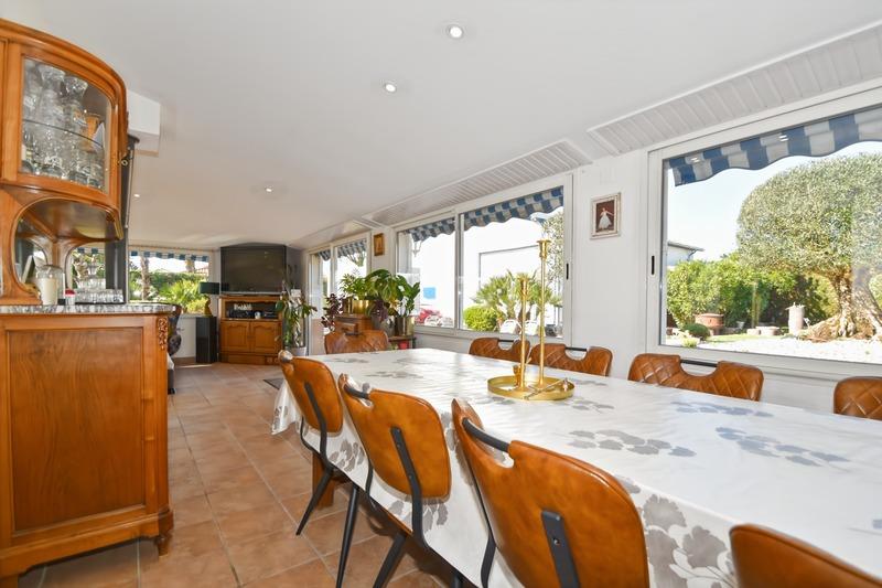 Villa - 227 m² - 10 pièces