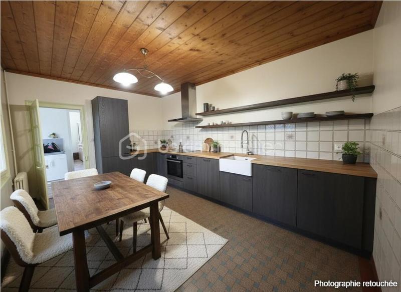 Maison traditionnelle - 123 m² - 9 pièces