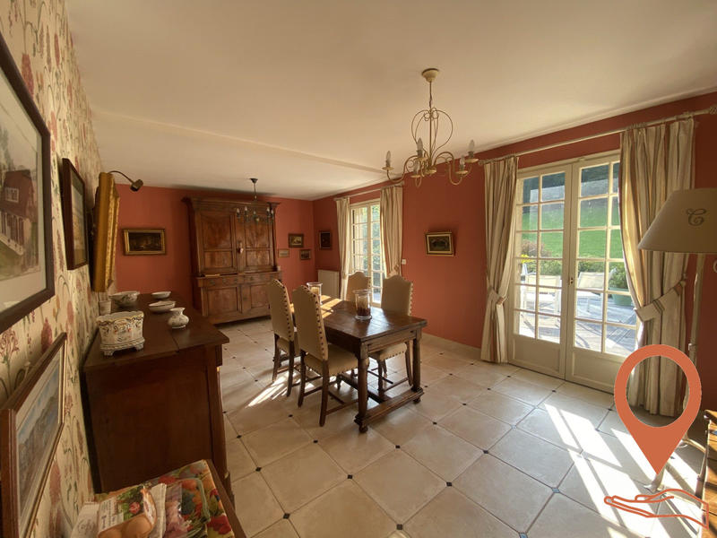 Maison - 212 m² - 9 pièces