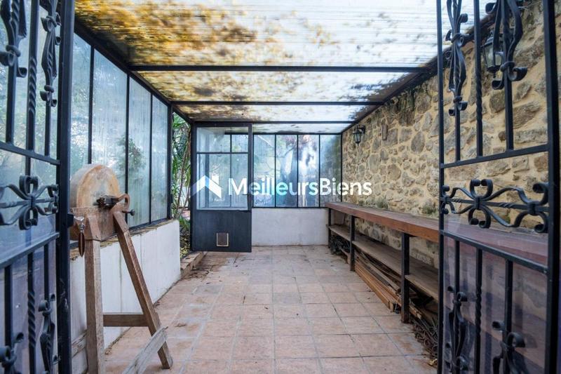 Propriété - 247 m² - 9 pièces