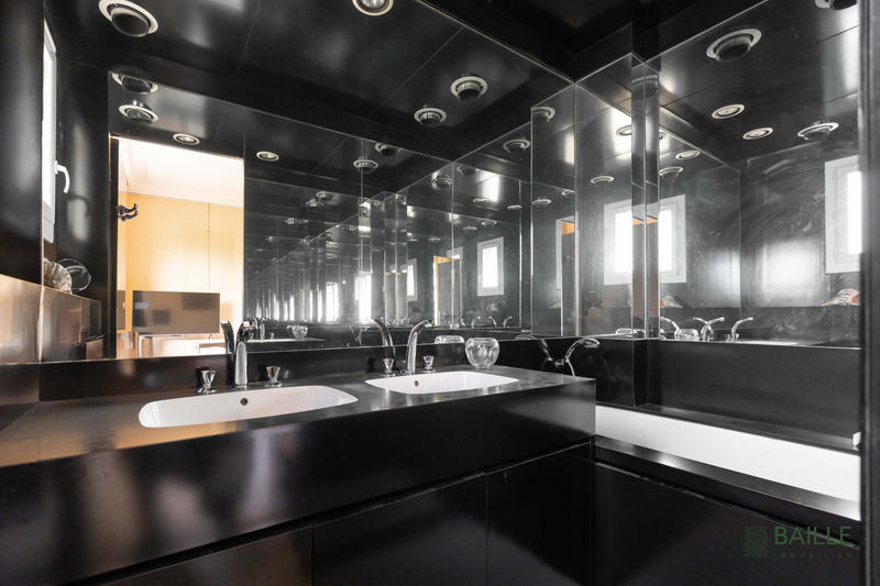 Appartement - 194 m² - 7 pièces