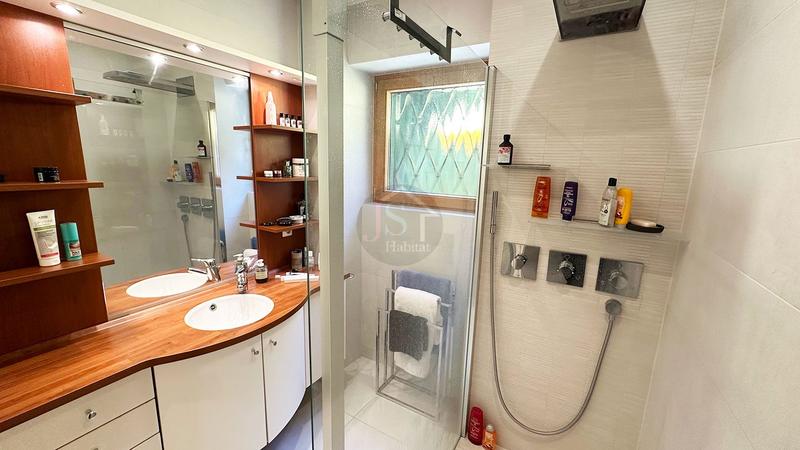 Maison - 237 m² - 6 pièces