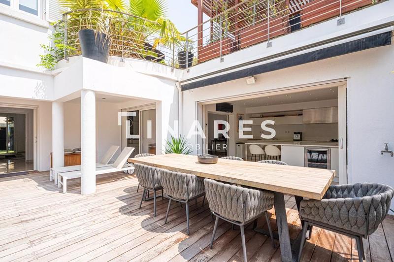 Maison - 306 m² - 6 pièces