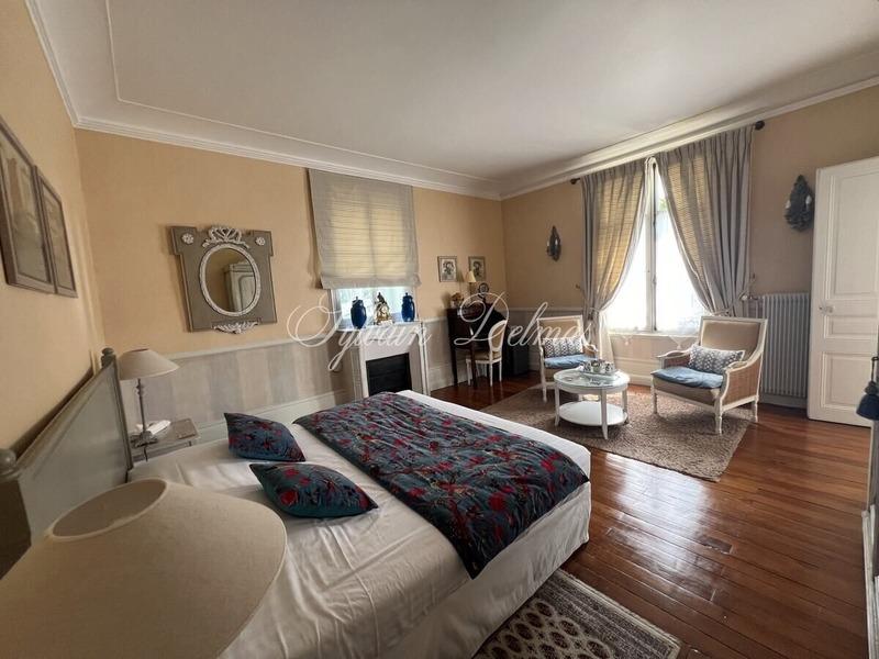 Château - 1 000 m² - 32 pièces