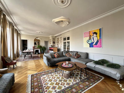 Appartement - 252 m² - 8 pièces