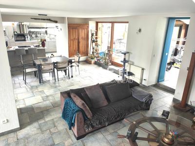 Maison - 182 m² - 8 pièces