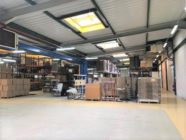 Local commercial - 4 000 m² - 20 pièces