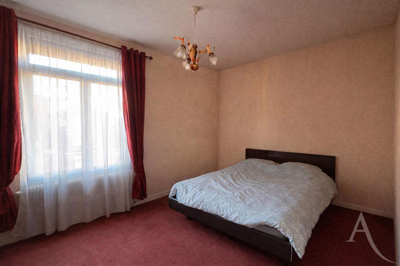 Maison - 240 m² - 7 pièces