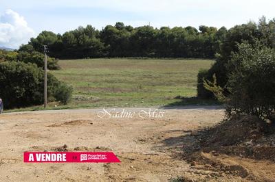 Terrain constructible - 1 650 m²