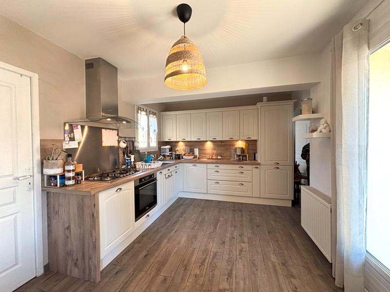 Maison - 170 m² - 9 pièces