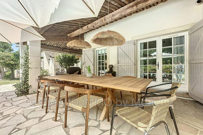 Villa - 197 m² - 6 pièces