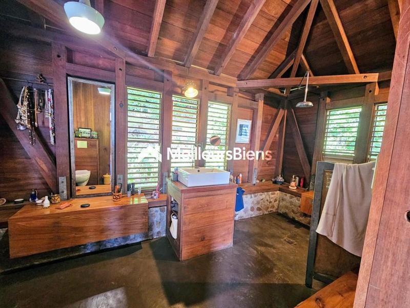 Propriété - 261 m² - 8 pièces