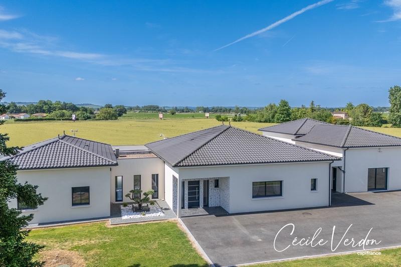 Maison - 281 m² - 9 pièces