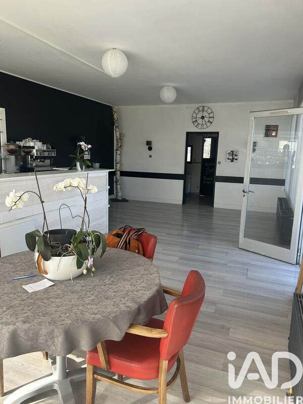 Maison - 240 m² - 10 pièces