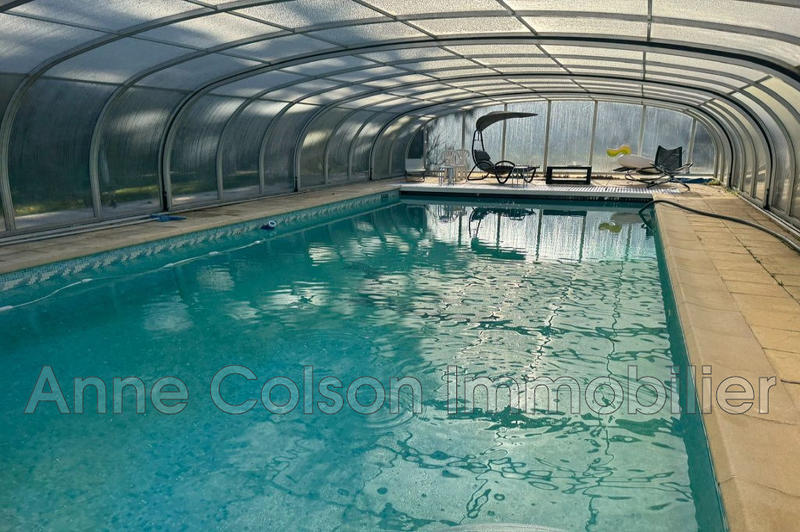 Maison - 201 m² - 7 pièces