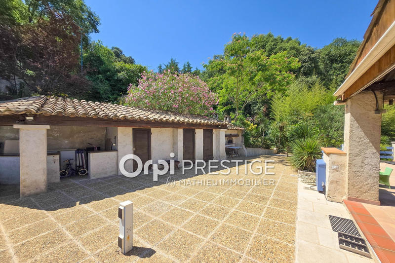 Maison - 280 m² - 14 pièces