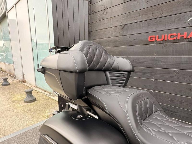 Indian Pursuit Dark Horse