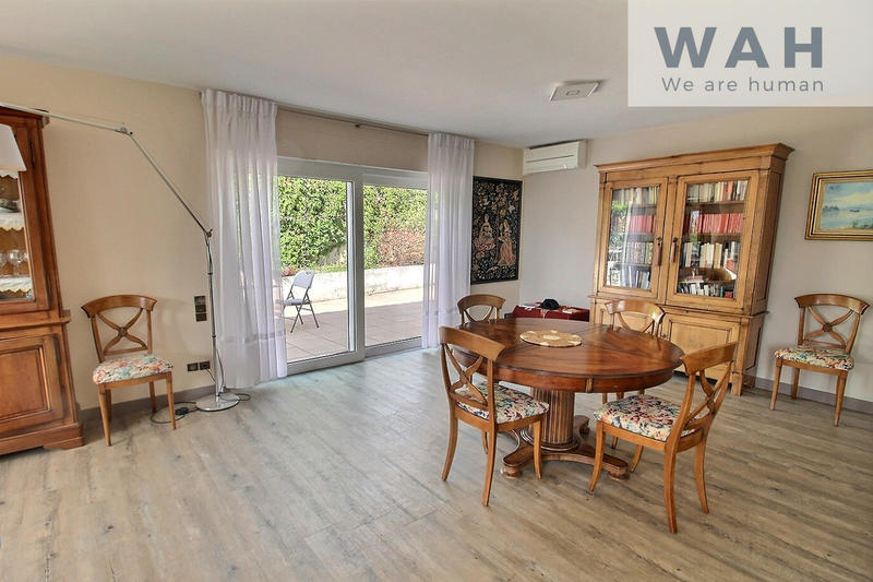 Maison - 225 m² - 8 pièces