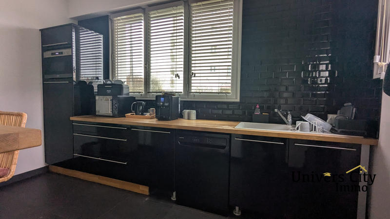 Maison - 284 m² - 11 pièces