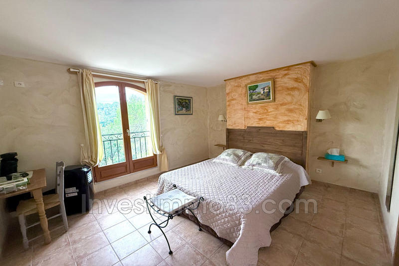 Propriété - 236 m² - 9 pièces