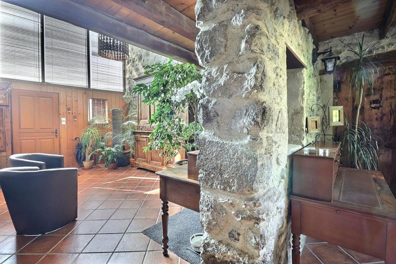 Maison - 210 m² - 7 pièces